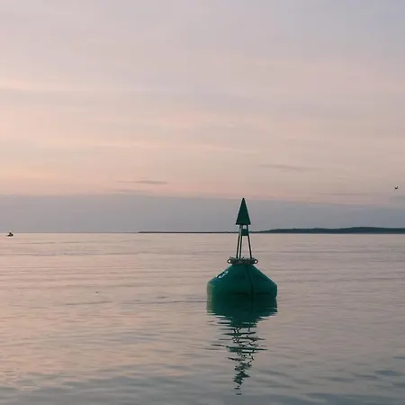 Feriehus Maison Maa, Maison De Gardien, A 10 Min A Pieds De St Valery Sur Somme Le Long Du Canal Boismont (Somme)