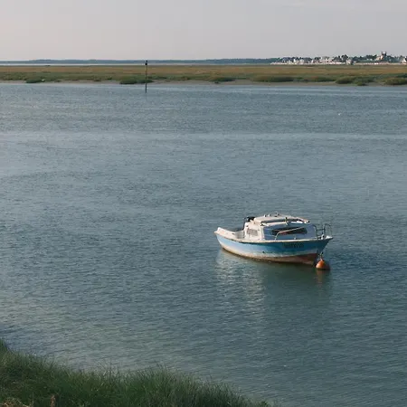 Maison Maa, Maison De Gardien, A 10 Min A Pieds De St Valery Sur Somme Le Long Du Canal Feriehus