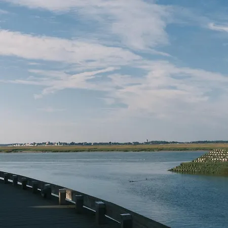 Feriehus Maison Maa, Maison De Gardien, A 10 Min A Pieds De St Valery Sur Somme Le Long Du Canal
